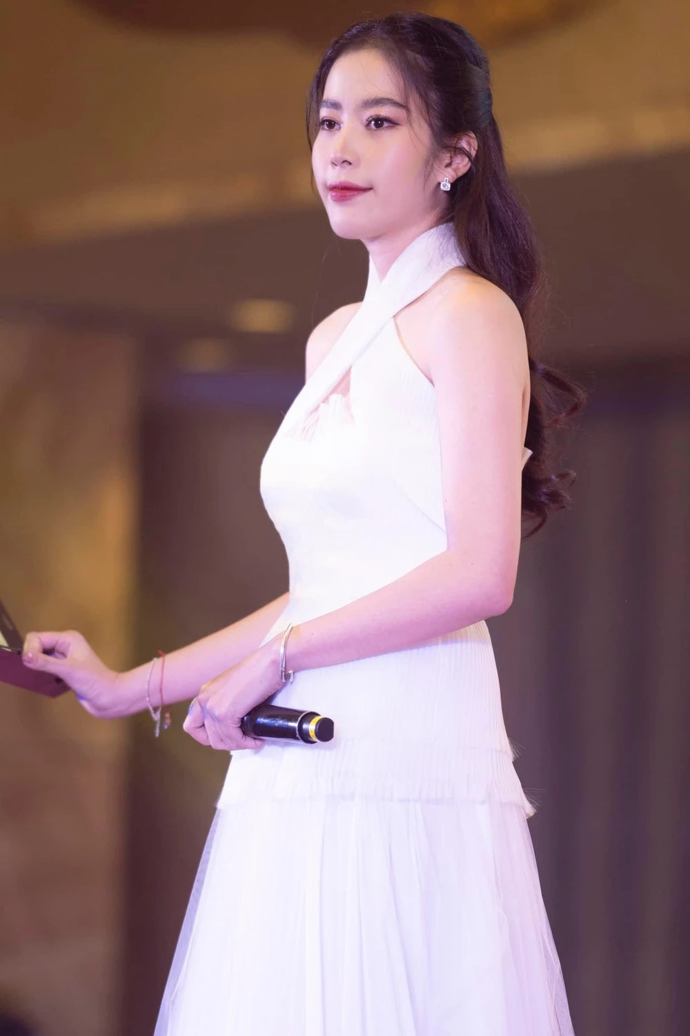 Người đẹp Nam Em. Ảnh: FBNV