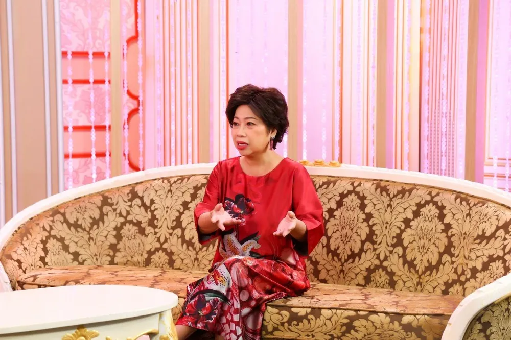 Phi Phụng chia sẻ về cuộc sống với khán giả. Ảnh: NSX.