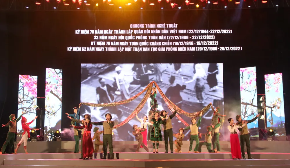 Tổ khúc &quot;Đường lên Tây Bắc, Hành quân xa, Chiến thắng Điện Biên&quot;. Ảnh: HÀ NGUYỄN