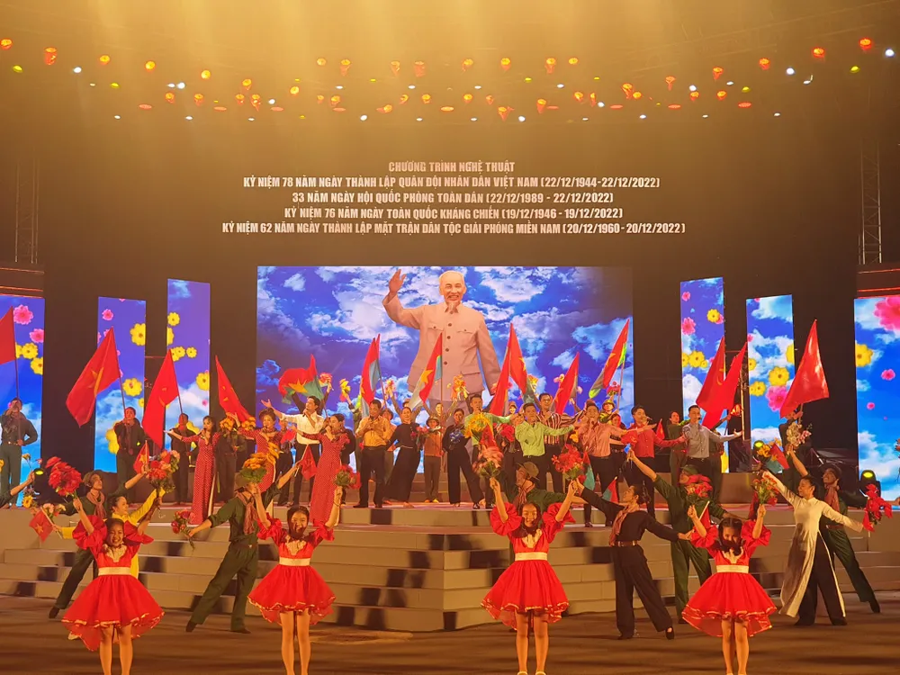 Tiết mục &quot;Đất nước trọn niềm vui&quot;. Ảnh: HÀ NGUYỄN