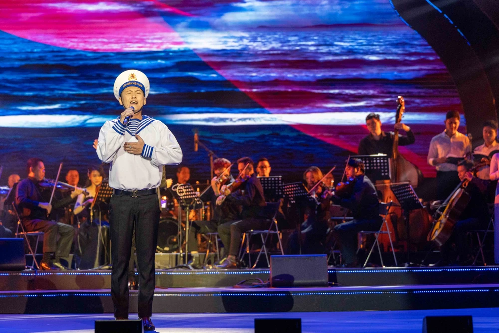 NSND Tạ Minh Tâm, ca sĩ Cẩm Vân… thăng hoa trong đêm nhạc Phạm Minh Tuấn ảnh 11