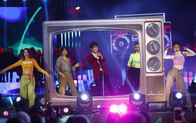 Chương trình &quot;Chào năm mới - Ấn tượng 2023&quot; tôn vinh các tác phẩm, cá nhân xuất sắc nhất của 12 hạng mục giải thưởng Ấn tượng VTV - VTV Awards 2022. Ảnh: VTV