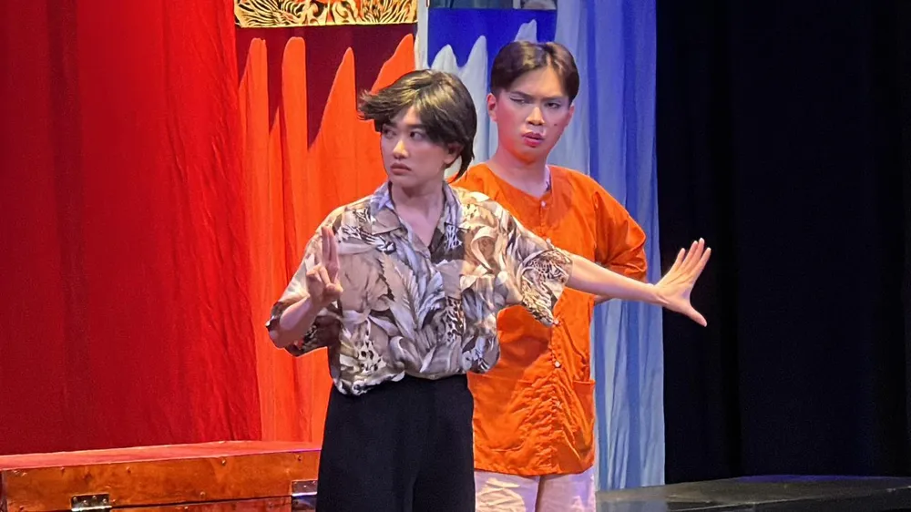 Phương Lan và Minh Dự trong vở &quot;Hồn ma cô đào hát&quot;. Ảnh: Fanpage sân khấu Thế giới Trẻ.