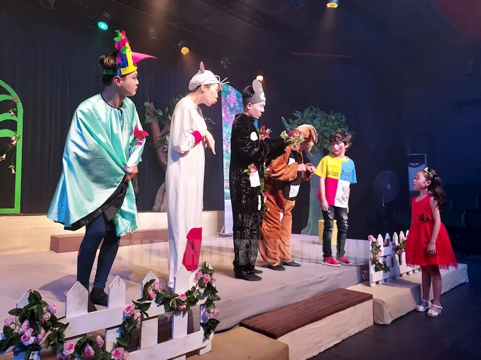 Vương quốc những người xấu xí là vở kịch thiếu nhi với nhiều thông điệp ý nghĩa của Sân khấu 5B. Ảnh: H.N
