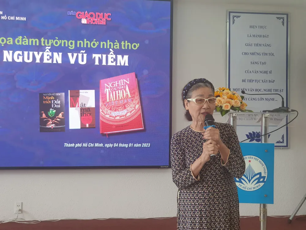 Nhà thơ Đặng Nguyệt Anh chia sẻ về những ngày cuối đời của cố nhà thơ Nguyễn Vũ Tiềm Nhà thơ Đặng Nguyệt Anh chia sẻ về những ngày cuối đời của cố nhà thơ Nguyễn Vũ Tiềm