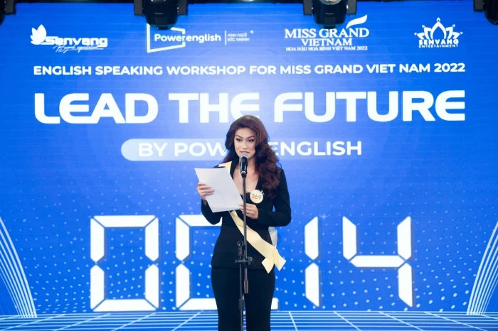 Đoàn Thiên Ân trong buổi workshop về kỹ năng giao tiếp tiếng Anh tại Miss Grand Vietnam 2022