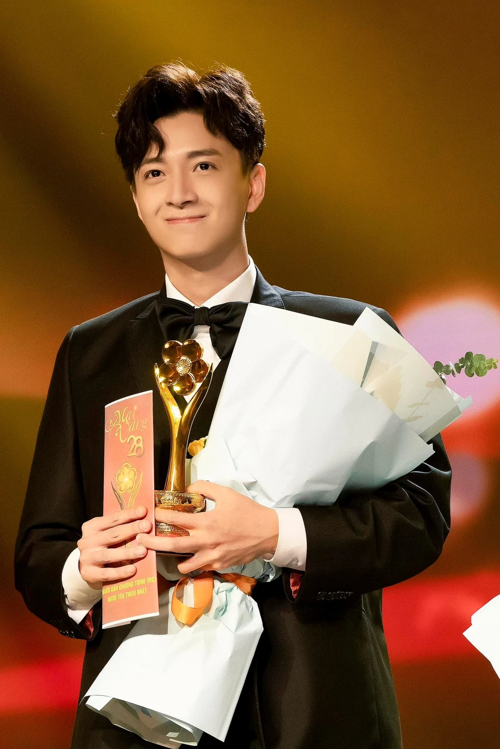 Ngô Kiến Huy hai năm liên tiếp lập "cú đúp" tại Lễ trao giải Mai Vàng. Ảnh: FBNV.