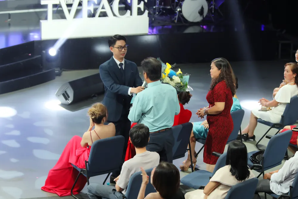 Trọng Hiền tri ân người cha của mình. Ảnh: NSX