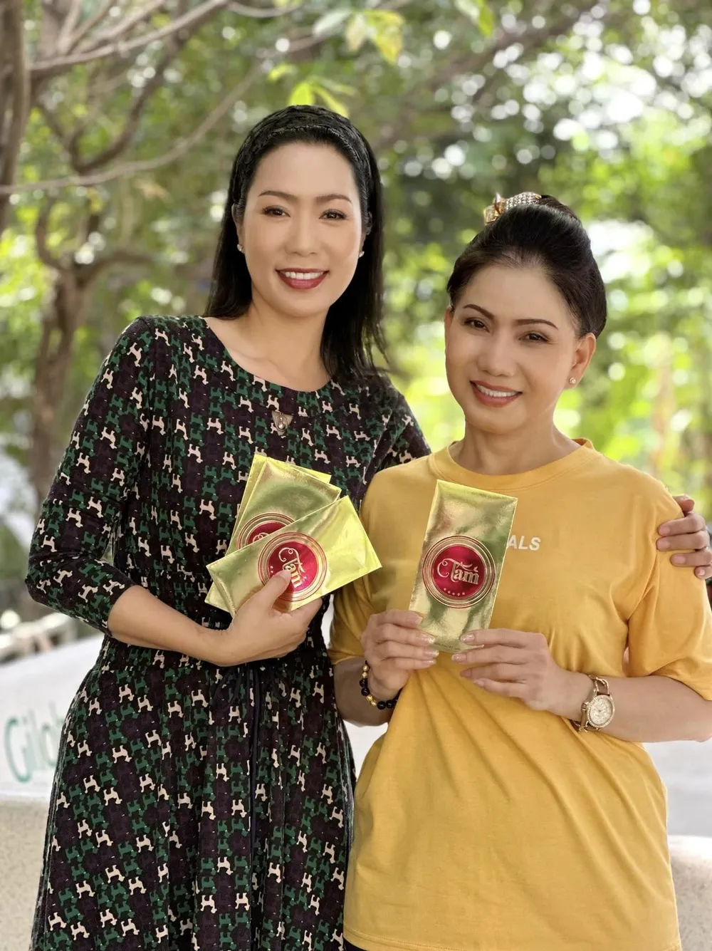 NSƯT Trịnh Kim Chi và NSƯT Phượng Loan. Ảnh: FBNV