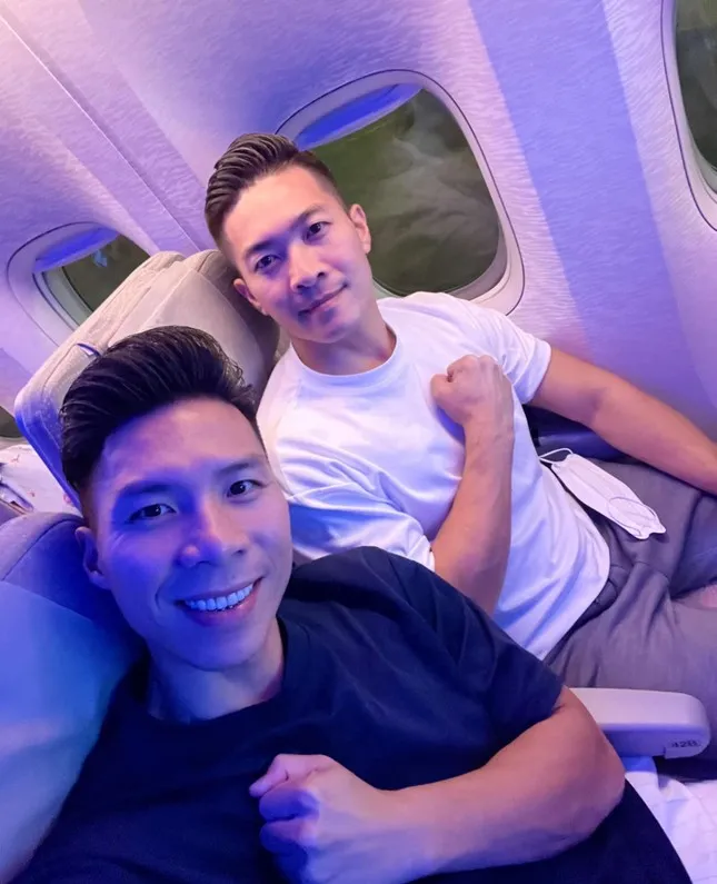 Quốc Cơ - Quốc Nghiệp lên đường sang thành phố Milan (Italia). Ảnh: FBNV