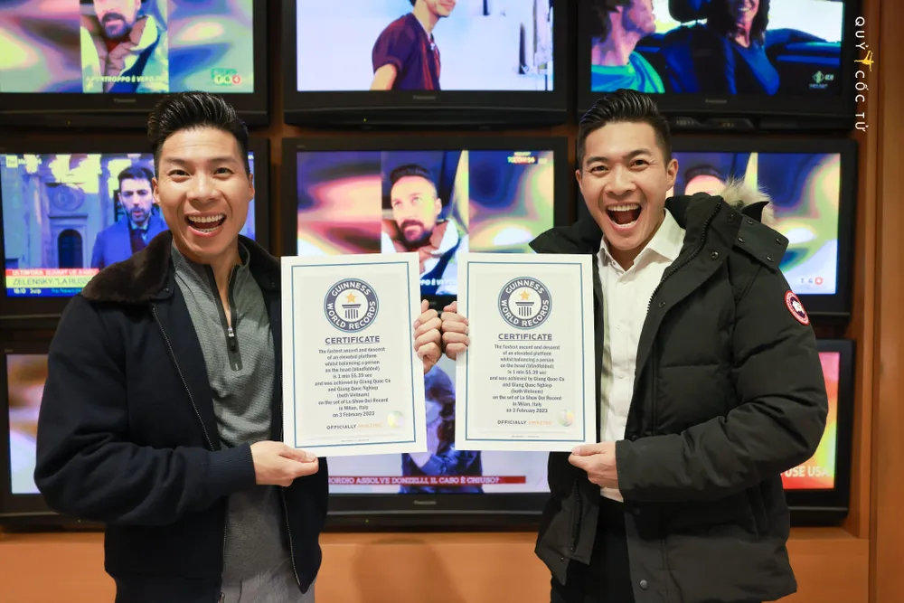 Quốc Cơ - Quốc Nghiệp thiết lục kỷ lục cuối cùng trong sự nghiệp hôm 3-2. Ảnh: HẢI AN