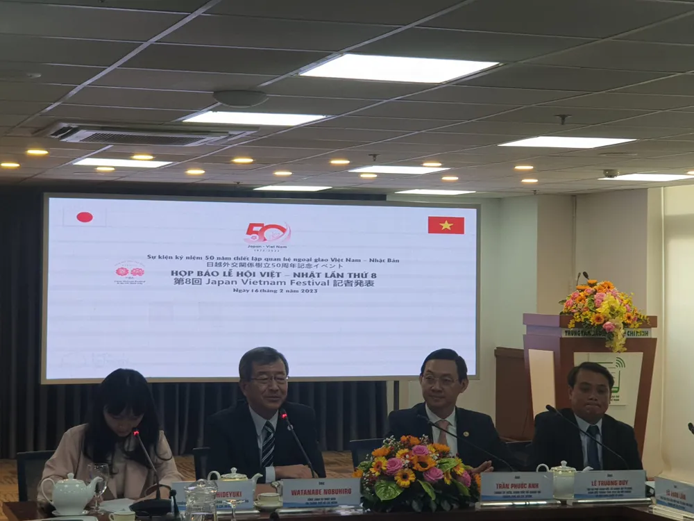 Các lãnh đạo chia sẻ về hoạt động trong khuôn khổ lễ hội. Ảnh: HÀ NGUYỄN