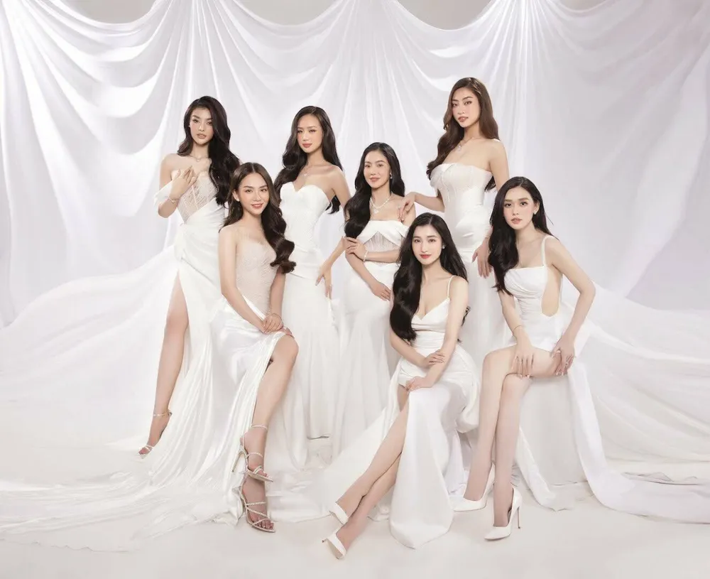 Bà Phạm Kim Dung và các Hoa, Á hậu tại cuộc thi Miss World Vietnam. Ảnh: FBNV Bà Phạm Kim Dung và các Hoa, Á hậu tại cuộc thi Miss World Vietnam. Ảnh: FBNV