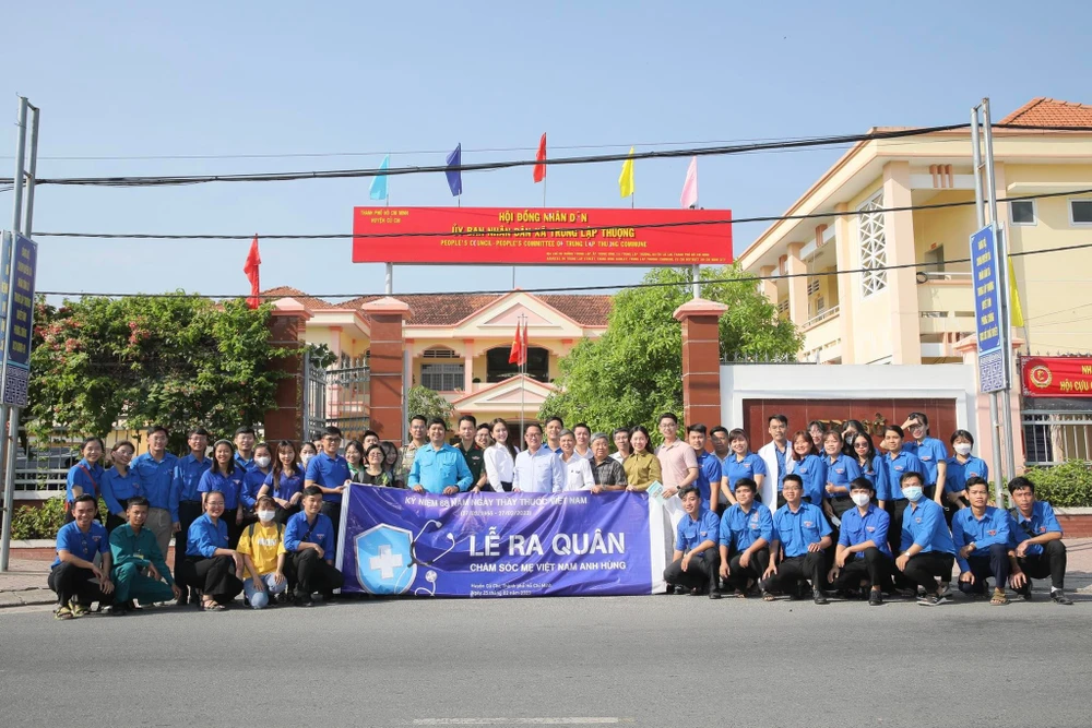 Lễ ra quân chương trình "Chăm sóc Mẹ Việt Nam Anh hùng" diễn ra tại huyện Củ Chi, TP.HCM. Ảnh: BTC