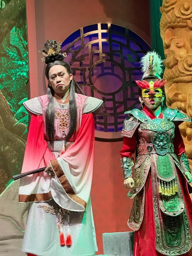 Hoài Linh đảm nhận vai diễn nội giám trong vở Ngọc Kỳ Lân. Ảnh: NSCC