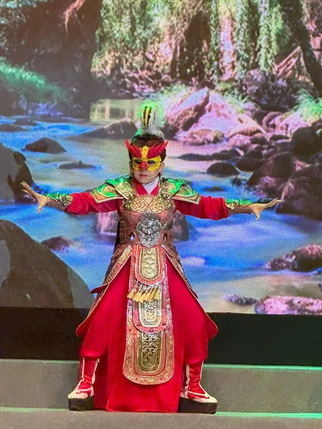 Nghệ sĩ Bình Tinh trong vở Ngọc Kỳ Lân. Ảnh: NSCC