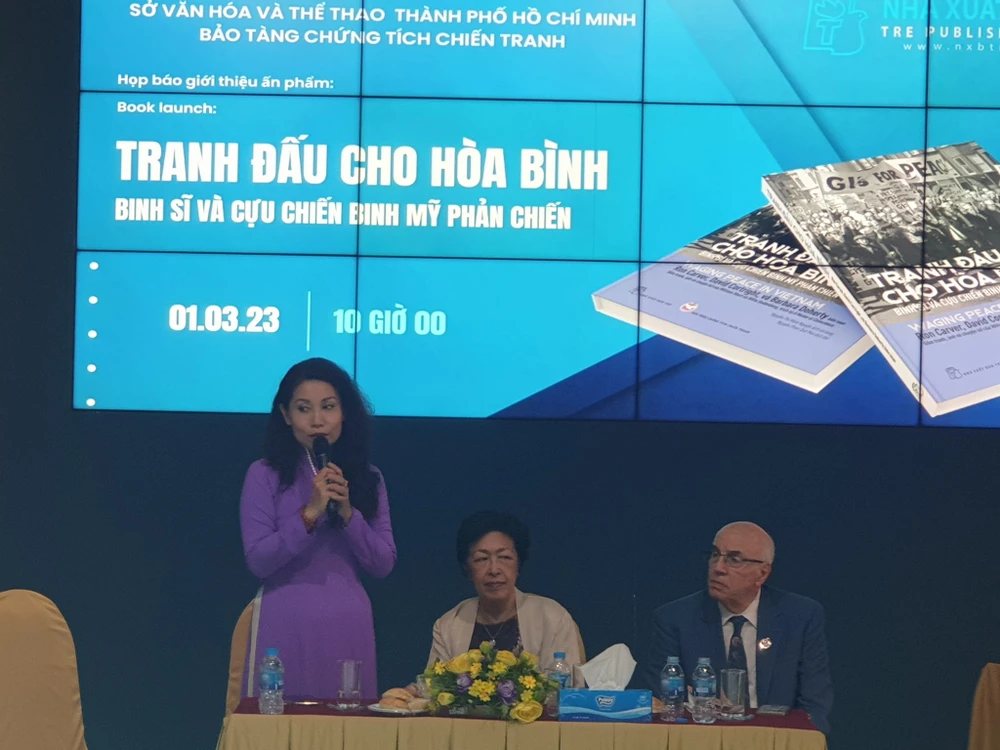 Bà Trần Xuân Thảo, Giám đốc Bảo tàng Chứng tích chiến tranh chia sẻ tại chương trình. Ảnh: H.N