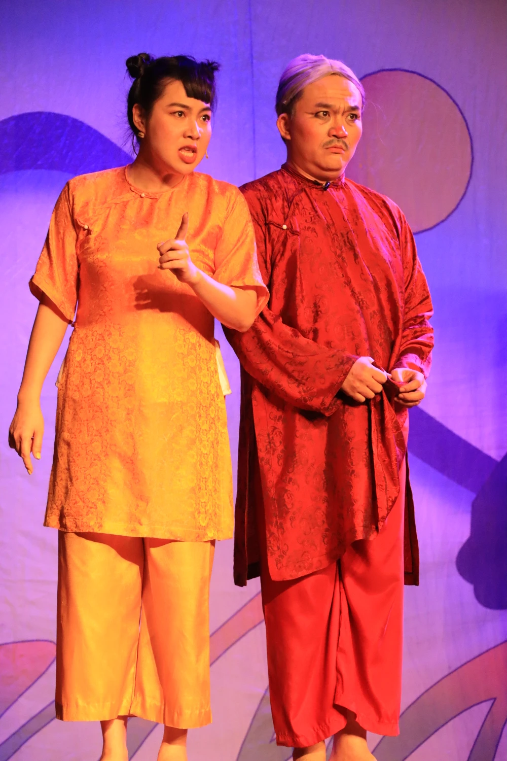 Lê Khánh và Đại Nghĩa tung hứng duyên dáng trong vở. Ảnh: HÀ NGUYỄN