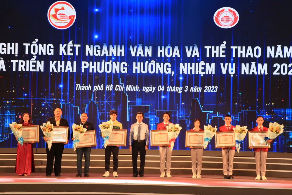 8 vận động viên, huấn luyện viên được tặng bằng khen của Thủ tướng Chính phủ vì có thành tích xuất sắc trong năm 2022. Ảnh: HÀ NGUYỄN 8 vận động viên, huấn luyện viên được tặng bằng khen của Thủ tướng Chính phủ vì có thành tích xuất sắc trong năm 2022. Ảnh: HÀ NGUYỄN