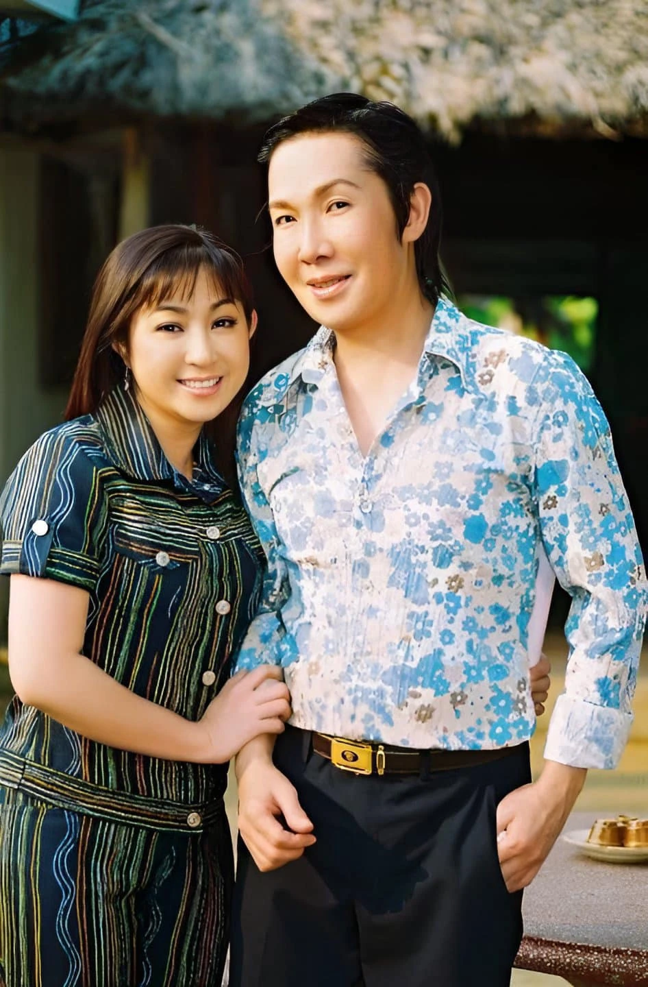 "Vĩnh biệt anh Năm, người anh thương yêu nhất của em. Từ nay anh chị em nghệ sĩ và người hâm mộ đã mất đi một nghệ sĩ tài hoa, một người Anh cả của cải lương hồ quảng luôn tâm huyết và khao khát chỉ dạy nghề cho đàn em, cháu... một tượng đài của ngành sân khấu cải lương.Xót xa lắm anh ơi, trong lúc này lòng em thực sự rối bời, có rất nhiều lời muốn nói với anh nhưng em không thể nói ra hết... Nguyện cầu anh bình yên, thanh thản về với Tổ nghề. Nguyện Đức A Di Đà đưa hương linh anh sớm về miền cực lạc. Anh luôn là người anh mà em yêu thương kính trọng nhất. Thoại Mỹ mãi mãi vẫn là cô em gái nhỏ của anh, nha anh Năm!” – NSƯT Thoại Mỹ bày tỏ.