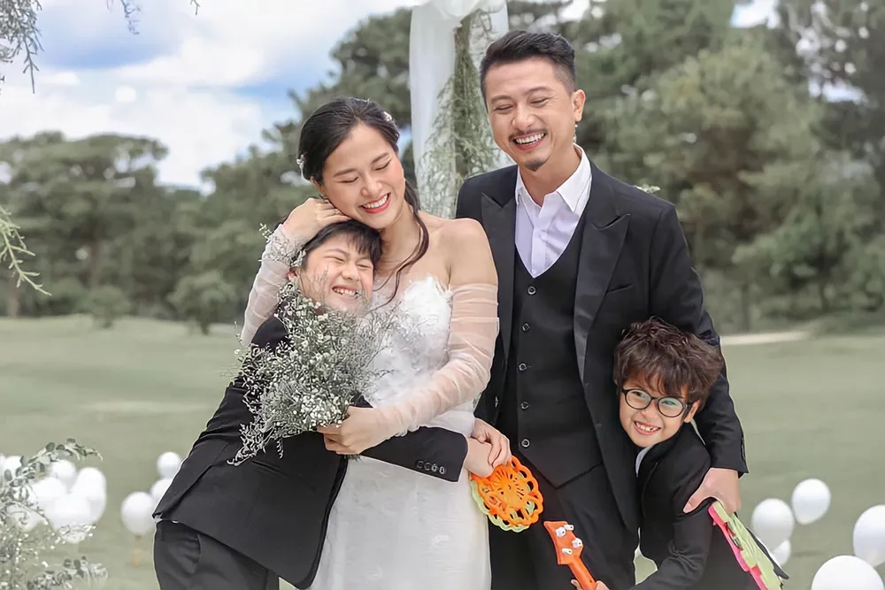 Mái ấm hạnh phúc của Hứa Minh Đạt và Lâm Vỹ Dạ. Ảnh: FBNV