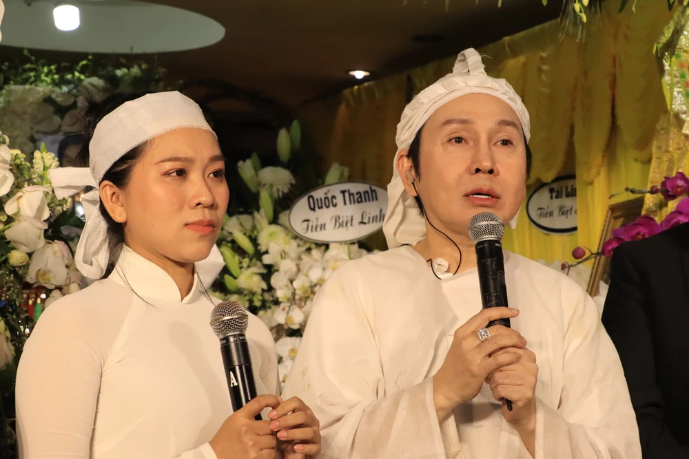 Bên cạnh đó, nam nghệ sĩ cũng cho biết: "Chương trình rất dài có rất nhiều anh chị em cô chú nghệ sĩ cũng muốn ra để hát tiễn đưa ba và sau đó là phục vụ cho tất cả quý khách trong đêm nhạc cho nên Luân thay mặt gia đình cảm ơn. Và xin tri ân những tình cảm mà quý vị đã dành tình cảm tốt đẹp cho ba của Luân".