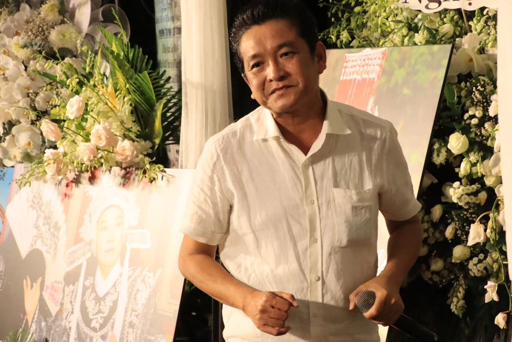 NSƯT Trọng Phúc thể hiện ca khúc "Đêm Gành Hào nhớ điệu hoài lang". Ảnh: H.N