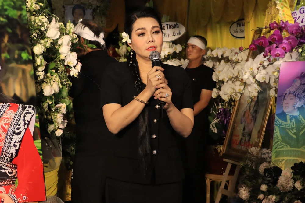 NSƯT Ngọc Huyền thể hiện ca khúc "Khóc thầm". Ảnh: H.N