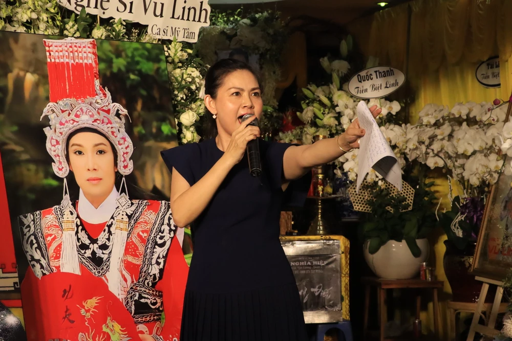 Nghệ sĩ Trinh Trinh thể hiện nhạc phẩm được trích ra vở "Châu Du đại soái". Đây là vở mà trước đó nữ nghệ sĩ đã được quay cùng cố nghệ sĩ Vũ Linh.