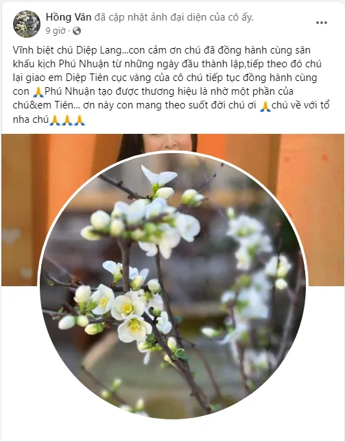 NSND Hồng Vân đã thay ảnh đại diện là những cánh hoa trắng như một sự tiễn biệt một tượng đài sân khấu. Ảnh: Chụp màn hình