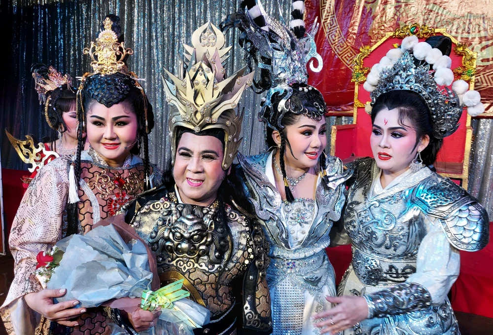 Từ trái sang: Lê Thanh Thảo, NS Bạch Long, NSƯT Tú Sương, Trinh Trinh. Ảnh: HÀ NGUYỄN