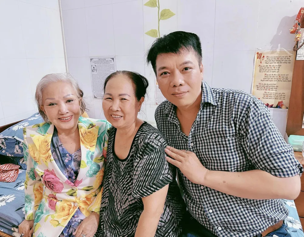 Gia đình nghệ sĩ Hồng Nga thở phào sau khi Youtuber, Tiktoker đã làm ngưng phiền. Ảnh: FBNV Gia đình nghệ sĩ Hồng Nga thở phào sau khi Youtuber, Tiktoker đã làm ngưng phiền. Ảnh: FBNV