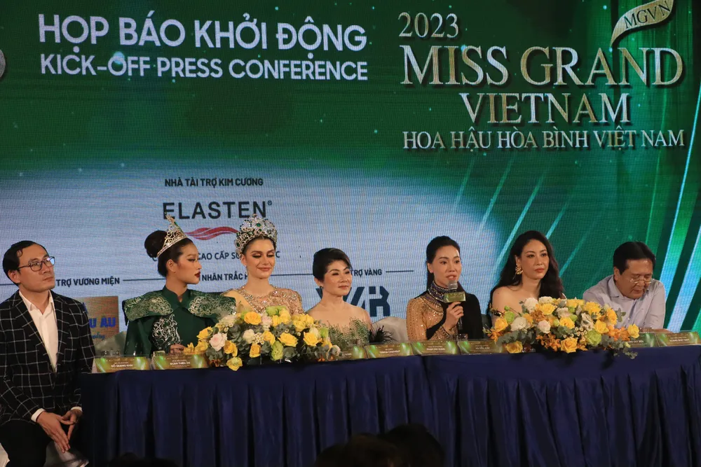Bà Phạm Kim Dung, Chủ tịch Miss Grand Vietnam 2023 chia sẻ tại chương trình.
