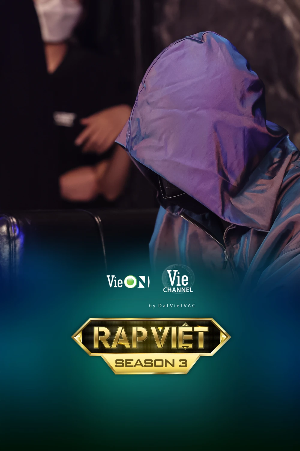 Đông đảo khán giả dự đoán tên của vị giám khảo bí ẩn.