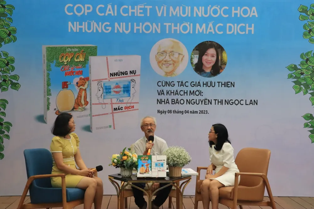 Tác giả Hữu Thiện chia sẻ tại buổi ra mắt sách Tác giả Hữu Thiện chia sẻ tại buổi ra mắt sách