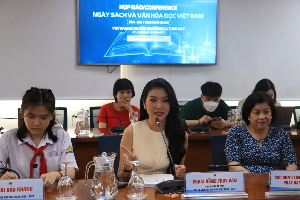 Á hậu quốc tế Thúy Vân tại buổi họp báo