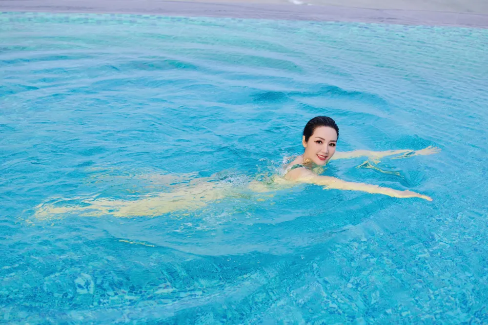 Vào những năm 90 của thế kỷ 20, Giáng My và Lý Hùng là cặp đôi nổi tiếng trên màn ảnh Việt. Giáng My từng tham gia nhiều bộ phim được yêu thích như: &quot;Người đẹp đêm trăng&quot;, &quot;Yêu nàng hoa hậu&quot;, &quot;Sài Gòn trong trái tim em&quot;, &quot;Hoa hậu mồ côi&quot;, &quot;Truy lùng băng quỷ gió&quot;...