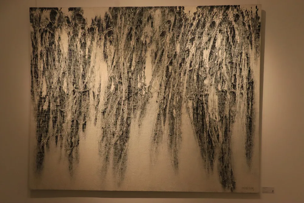 Bức tranh "Chuyển động" được họa sĩ Mạc Hoàng Thượng dùng những đường nét, hình ảnh ẩn dụ để thể hiện sự đông đúc, ngột ngạt, chật chội trong nhịp sống của Sài Gòn. Bức tranh "Chuyển động" được họa sĩ Mạc Hoàng Thượng dùng những đường nét, hình ảnh ẩn dụ để thể hiện sự đông đúc, ngột ngạt, chật chội trong nhịp sống của Sài Gòn.