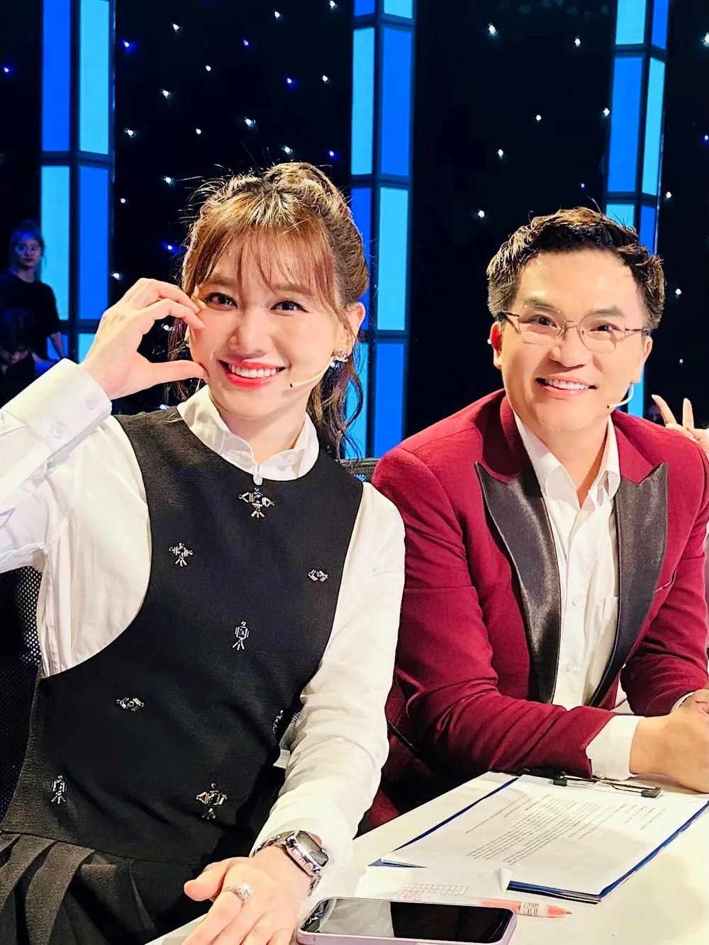 MC Đại Nghĩa và Hari Won tại chương trình Siêu tài năng nhí mùa 3. Ảnh: FBNV MC Đại Nghĩa và Hari Won tại chương trình Siêu tài năng nhí mùa 3. Ảnh: FBNV