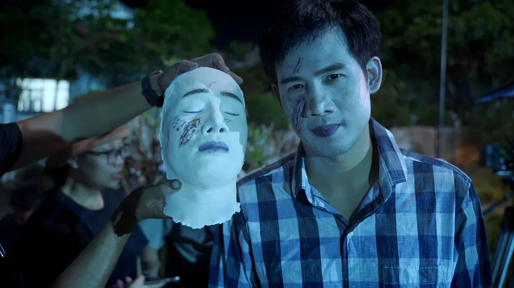 Diễn viên Thanh Thức và mặt nạ ma-nơ-canh.Ảnh: ĐPCC Diễn viên Thanh Thức và mặt nạ ma-nơ-canh.Ảnh: ĐPCC