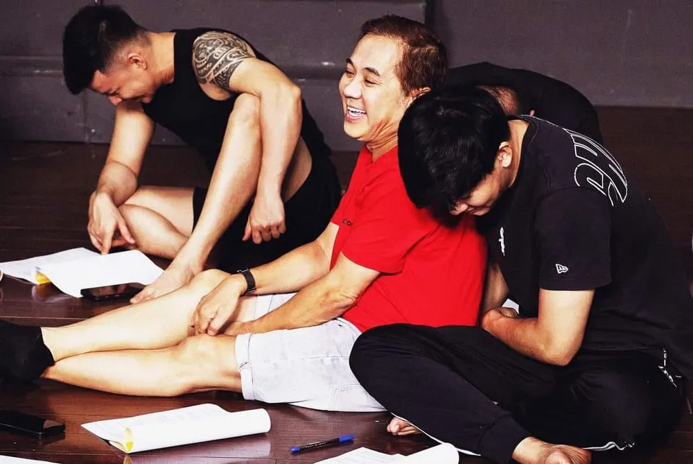 NSƯT Thành Lộc cùng các nghệ sĩ đọc kịch bản của Ngày xửa ngày xưa. Ảnh: Kịch IDÉCAF NSƯT Thành Lộc cùng các nghệ sĩ đọc kịch bản của Ngày xửa ngày xưa. Ảnh: Kịch IDÉCAF