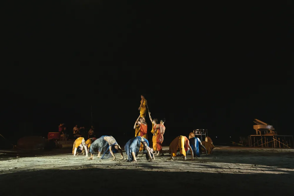 Các tiết mục nghệ thuật giữa bầu trời đêm