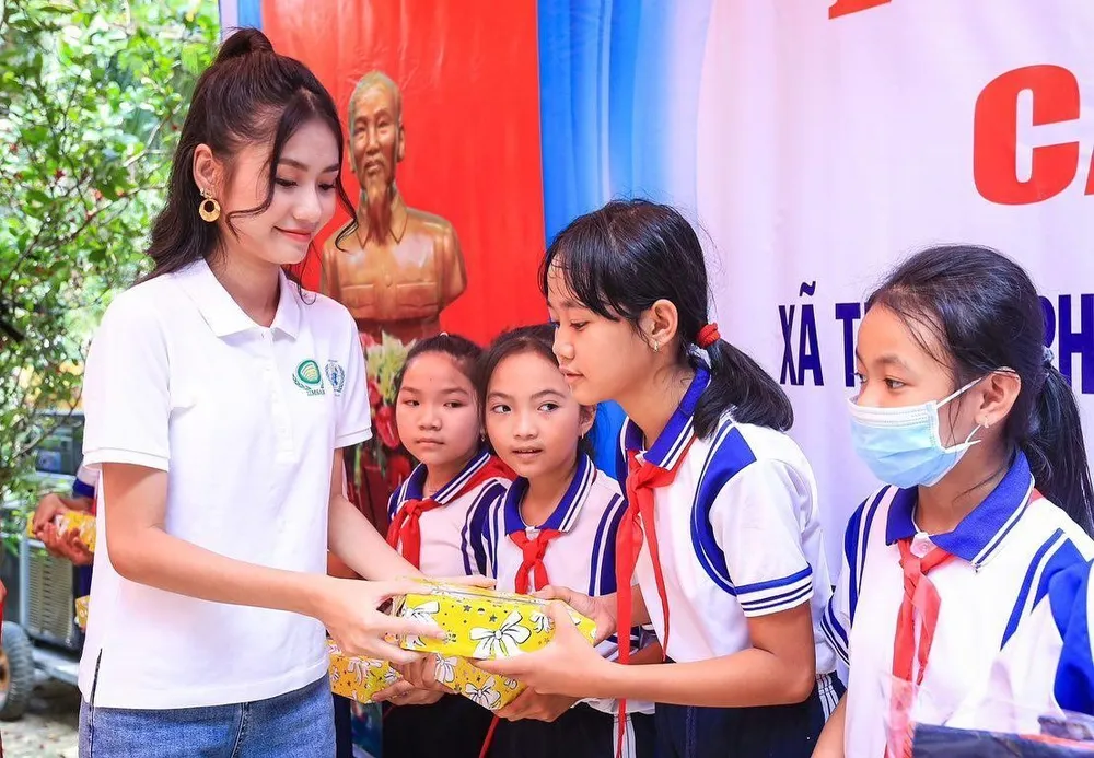 Nguyễn Thanh Hà dành nhiều thời gian cho các hoạt động thiện nguyện.