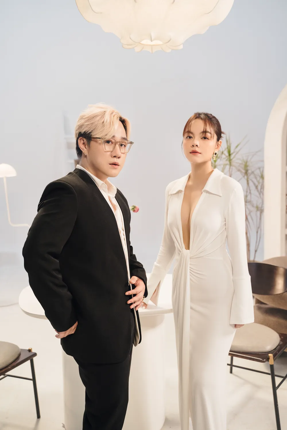 Phạm Quỳnh Anh và Trung Quân song ca trong Live Session. Ảnh: NSCC