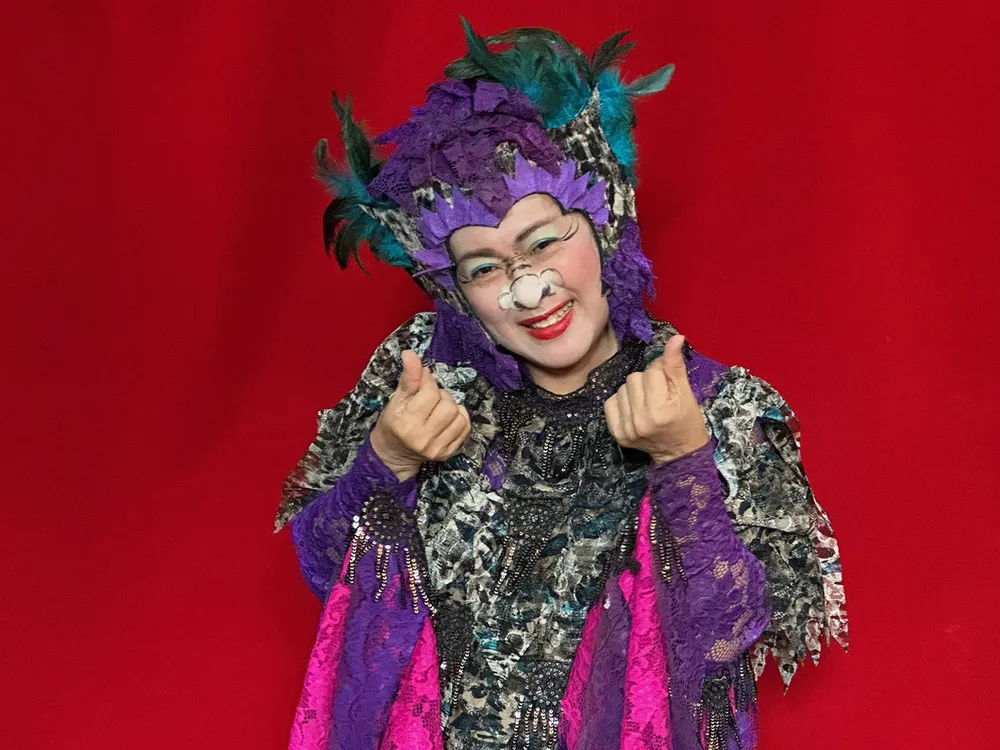 Nghệ sĩ Thanh Thủy tạo hình nhân vật Chim Lợn