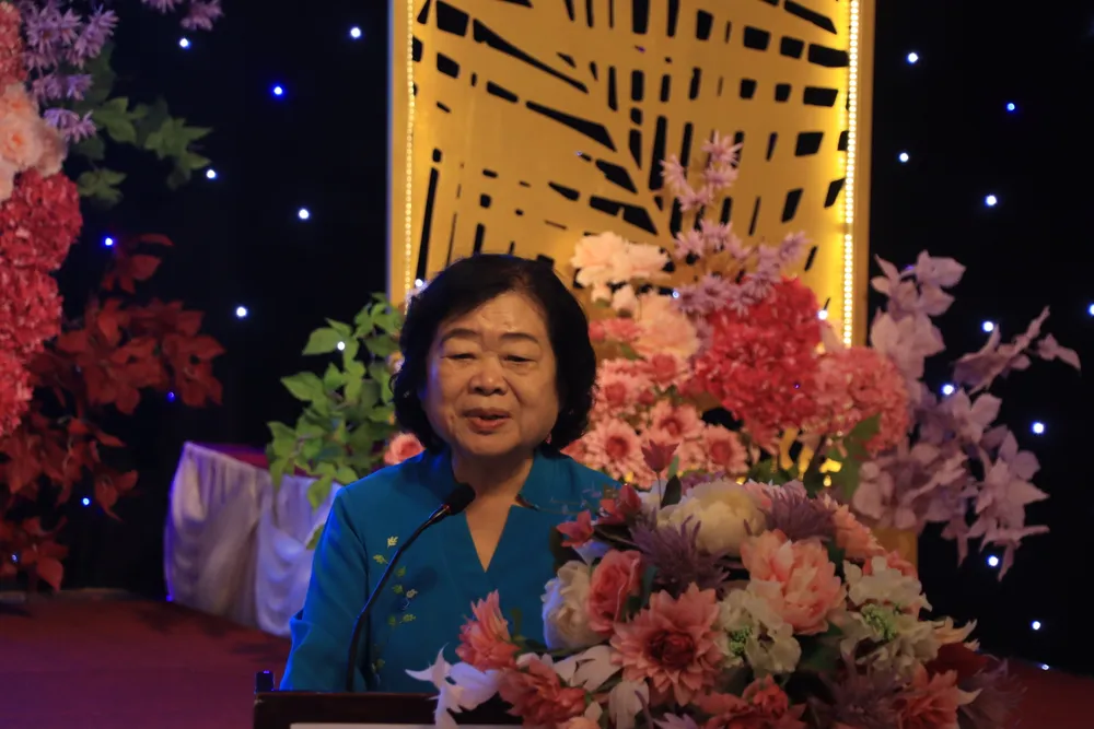 Bà Trương Mỹ Hoa, Nguyên Phó Chủ tịch nước, Chủ tịch Quỹ học bổng Vừ A Dính, chủ nhiệm CLB &quot;Vì Hoàng Sa - Trường Sa thân yêu&quot; phát biểu