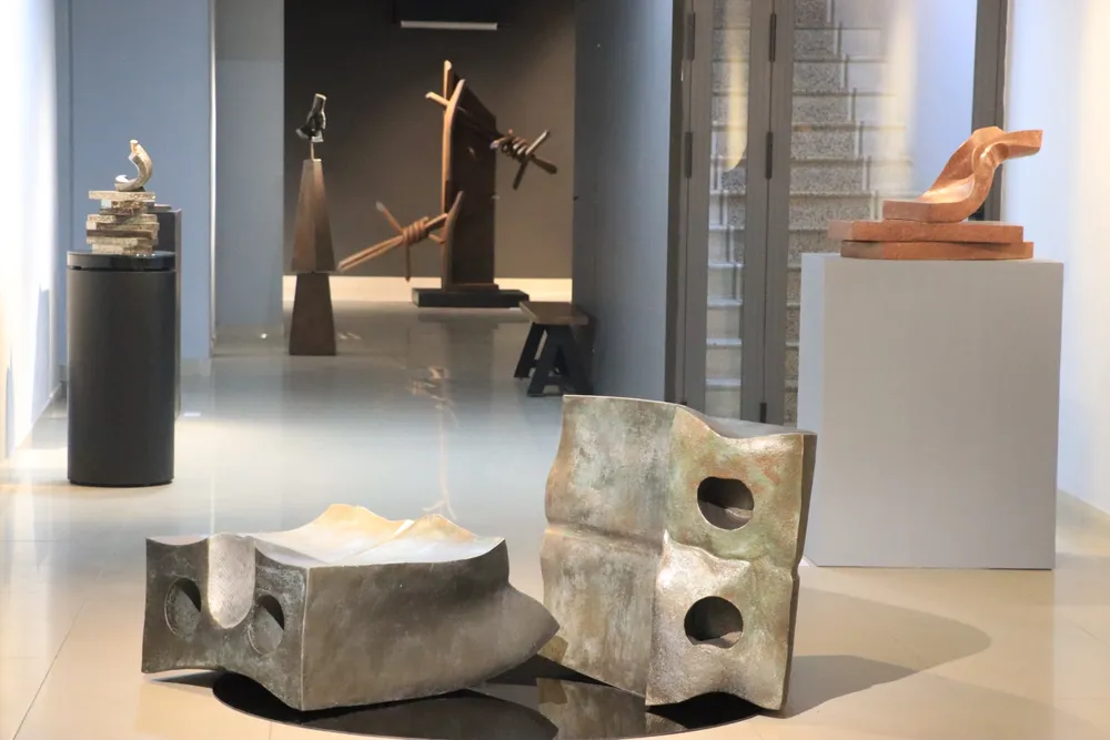 Không gian trưng bày triển lãm. Ảnh: HÀ NGUYỄN