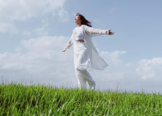 Ca sĩ Đông Nhi trong MV