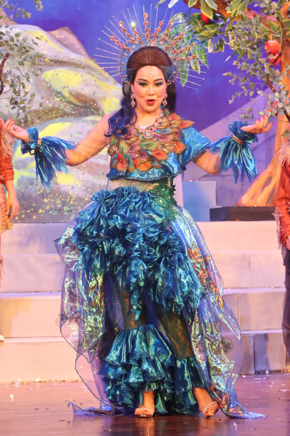 Tiên Thạch Nhũ (Lê Khánh) xinh đẹp trong trang phục lộng lẫy.