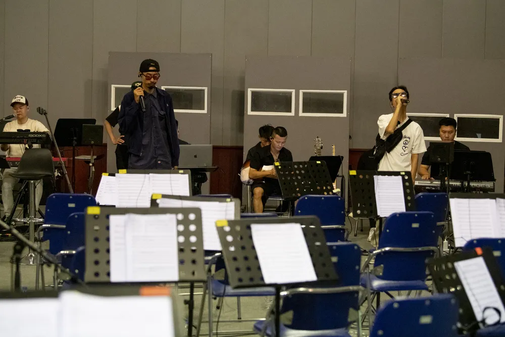 Hình ảnh Đen Vâu tập luyện cùng Kimmese và JustaTee. Ảnh: NSCC